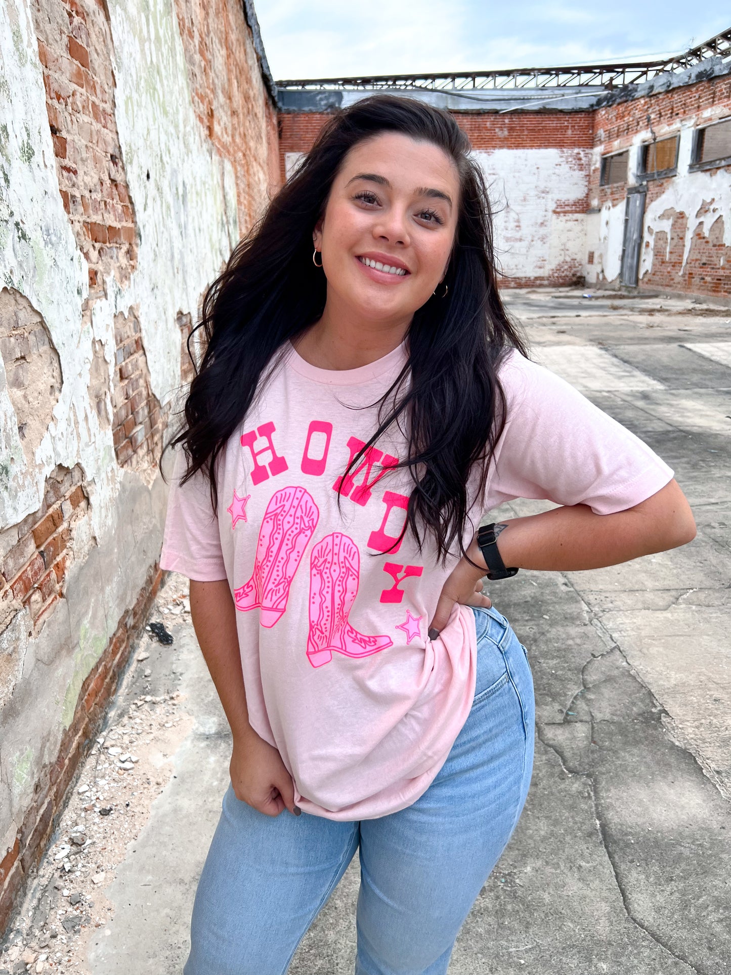 Howdy Graphic Tee-Graphic T-Shirt-The Twisted Chandelier--The Twisted Chandelier
