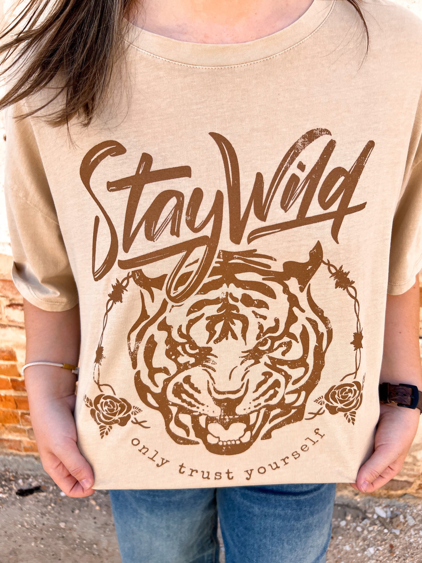 Premium Wash Oversized Stay Wild Tiger Graphic Top-Top-tres bien-11/28/23 md, 1st md, Max Retail-The Twisted Chandelier