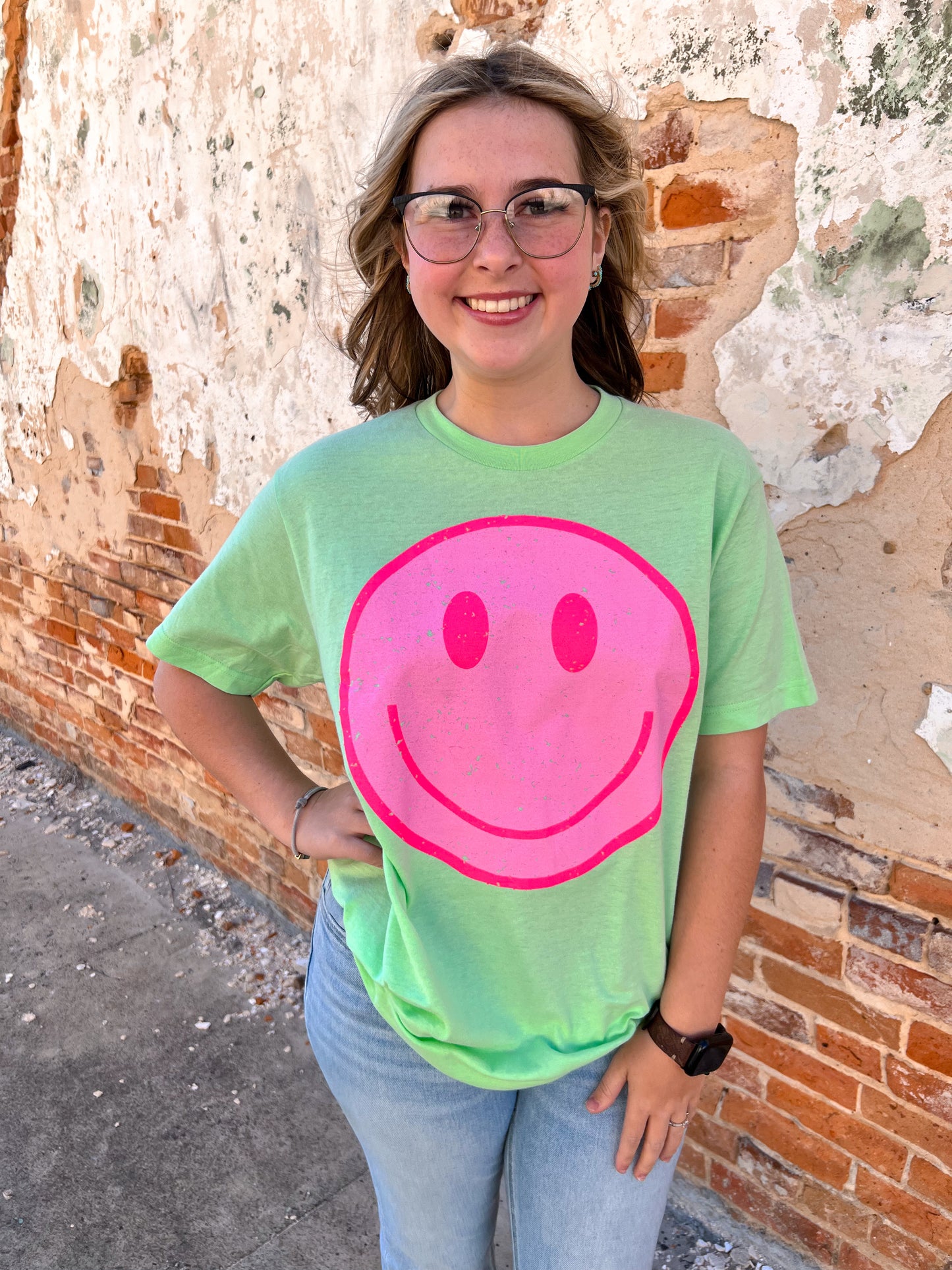 Pink Smiley Face Graphic Tee-Graphic T-Shirt-The Twisted Chandelier-8/8/23-The Twisted Chandelier